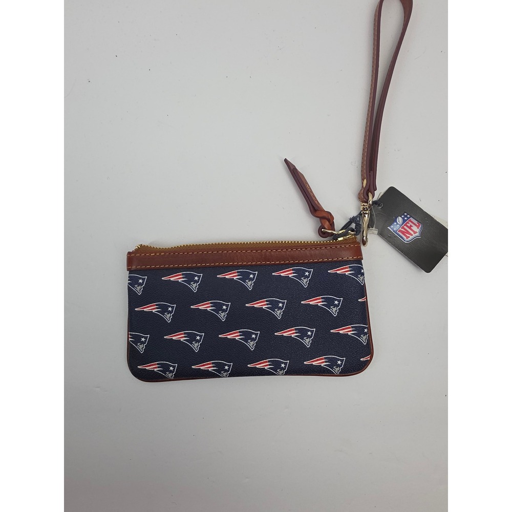 Dooney & Bourke NFL‎ New England Patriots Wristlet Navy Blue Leather Trim NEW - Picture 2 of 5